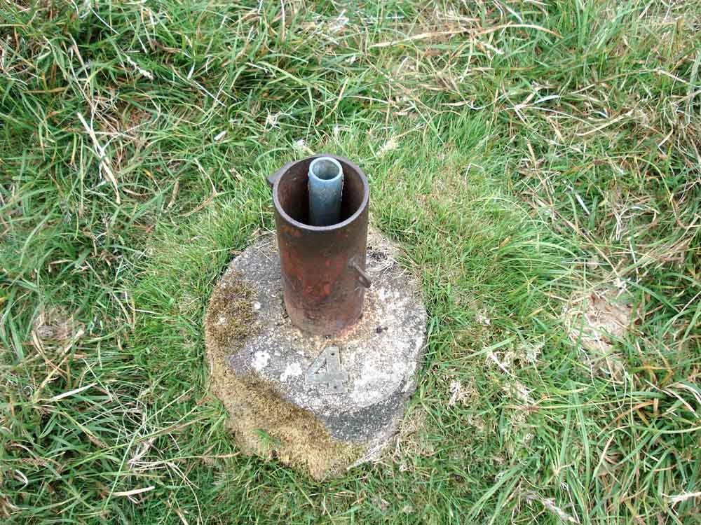 An oddity bearing a number “4”, at SX 62846 70982