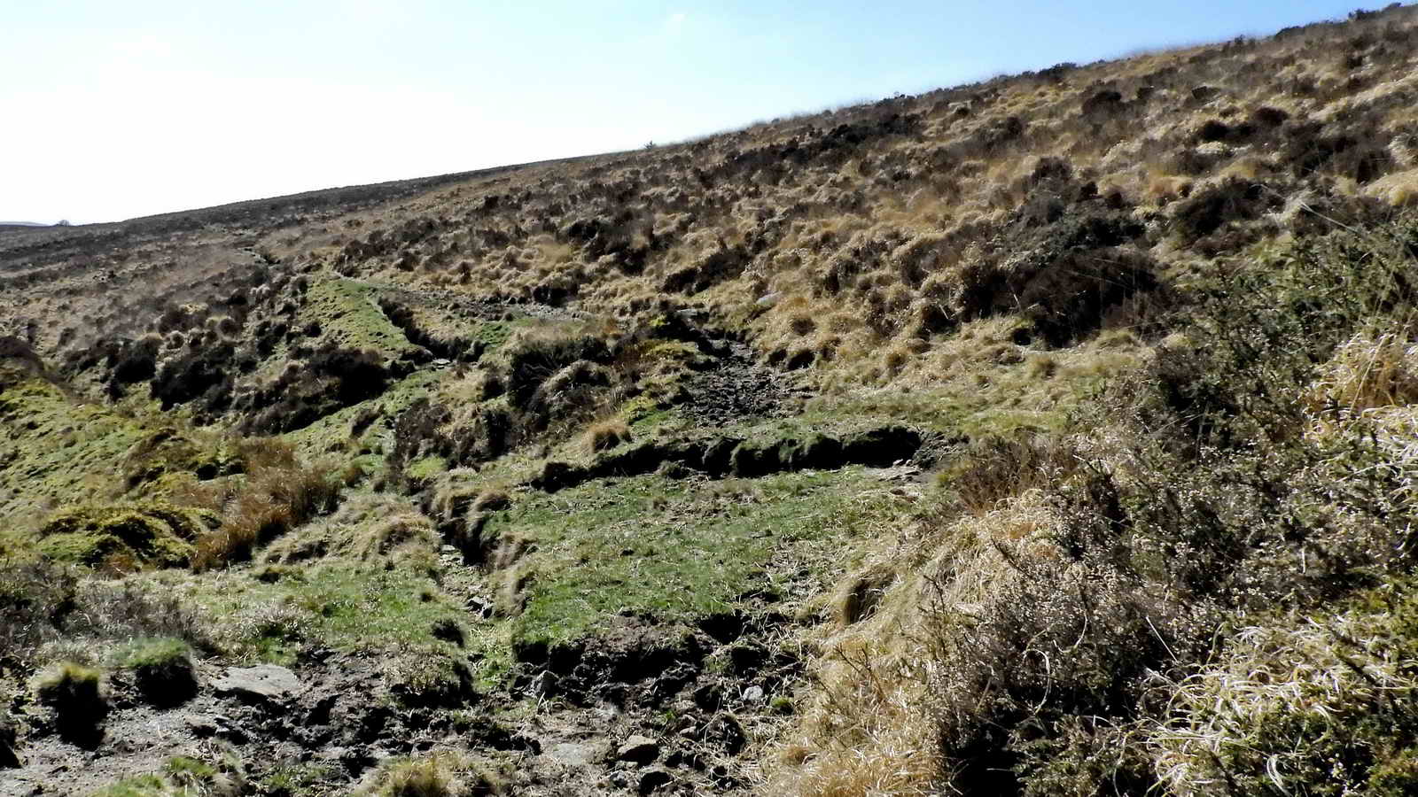 This is a turn in the track at SX 67354 81790, labelled “kink” on the map, looking back towards the road