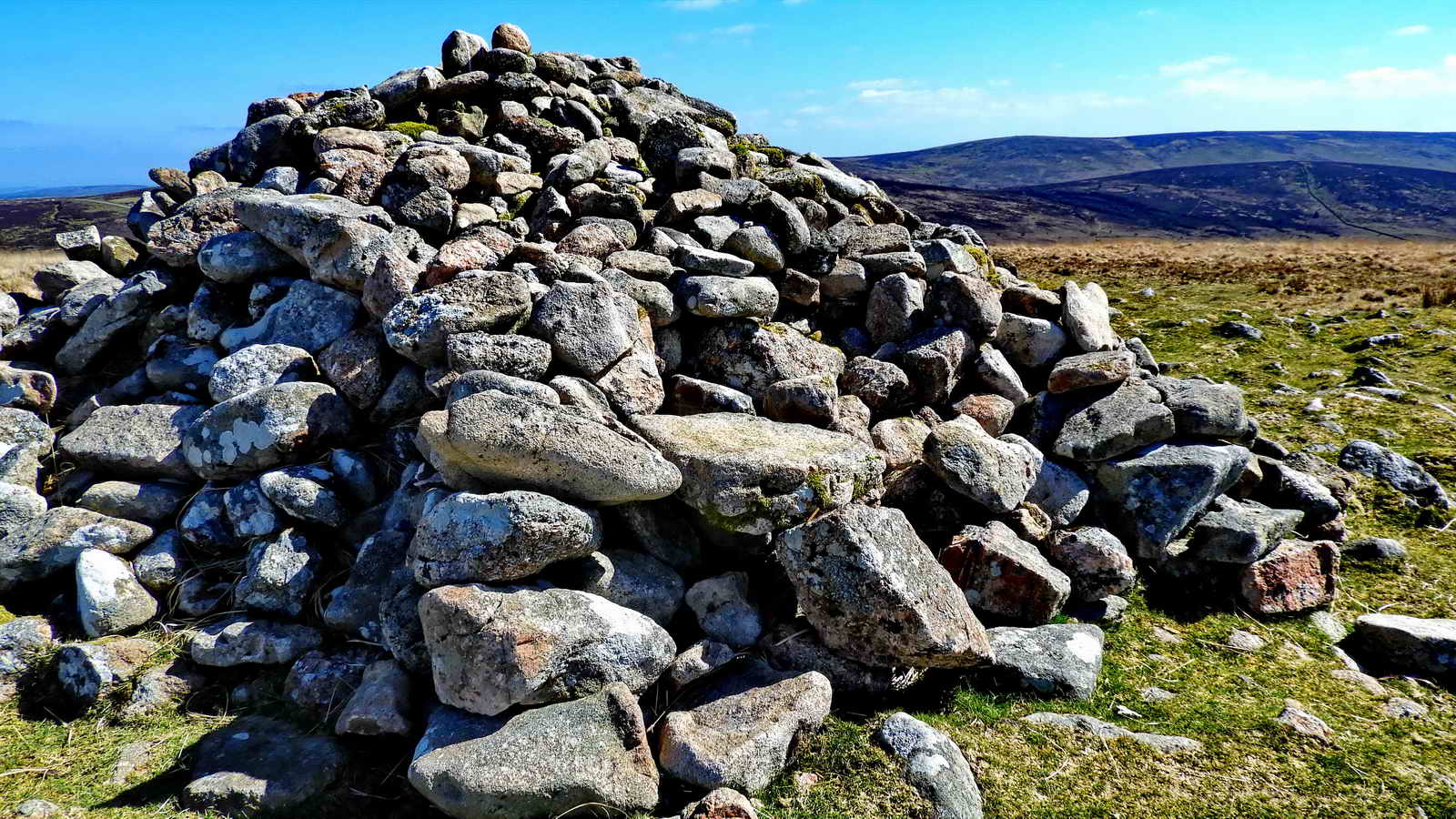 The cairn has a large flat stone which is known as Arthur’s Seat